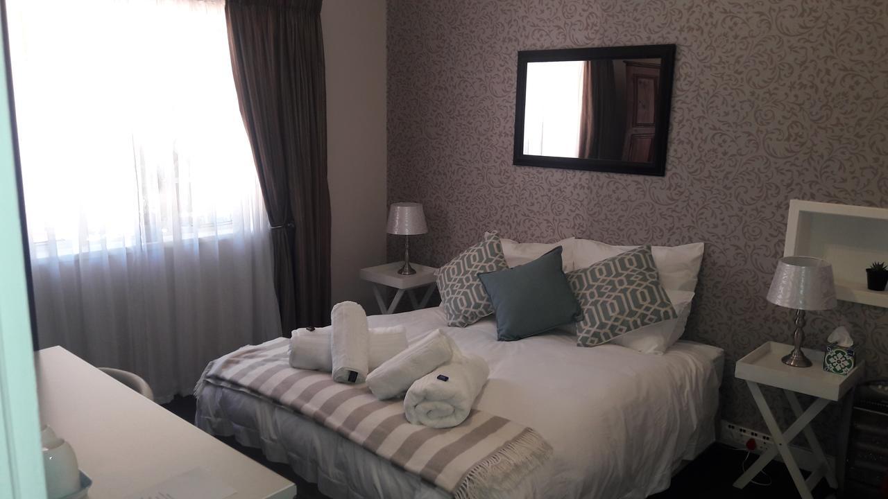 R & R'S Retreat Bed & Breakfast โจฮันเนสเบิร์ก ภายนอก รูปภาพ